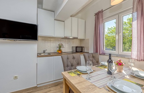 Okrug Gornji Apartamento | Apartment Tonka 220m From the Beach