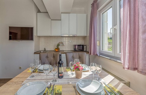 Okrug Gornji Apartamento | Apartment Tonka 220m From the Beach