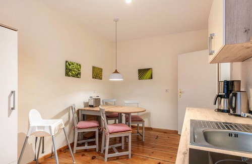 Templin Apartamento | Apartamento 'Traumhafte Fewo Im Herzen Templins' con terraza compartida, jardín compartido y Wi-Fi