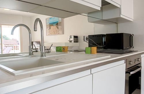 Le Trayas Apartamento | Apartamento "Trayas" con vistas al mar, piscina compartida y aire acondicionado