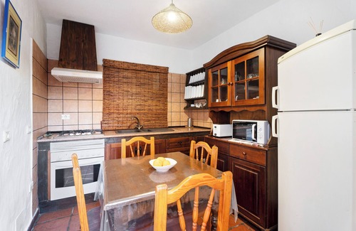 Mocanal Apartamento | Apartamento 'Trebol 3' con vistas al mar, terraza privada y Wi-Fi