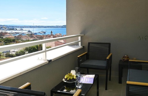 Seget Donji Apartamento | Apartment TRI MASLINE with seaview