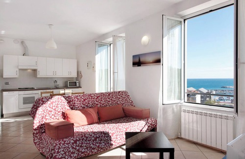 Varazze Apartamento | Apartamento "Trilocale in Villa Vista Mare Apt 3" con vistas al mar