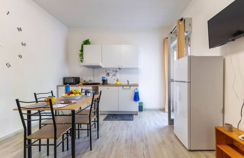 Comiso Apartamento | Apartamento 'Trilocale In Villa Con Piscina' con vistas a la montaña, piscina compartida y Wi-Fi