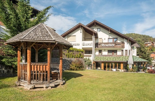 Kastelruth Apartamento | Apartamento "Trocker Kastelrut 7" cerca de Seiser Alm con balcón, bañera de hidromasaje y sauna