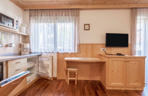 Kastelruth Apartamento | Apartamento "Trocker Kastelruth 6" cerca de Seiser Alm con vistas a la montaña y sauna
