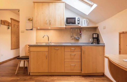Kastelruth Apartamento | Apartamento " Trocker Kastelrut 11" cerca de Seiser Alm con balcón, bañera de hidromasaje y sauna