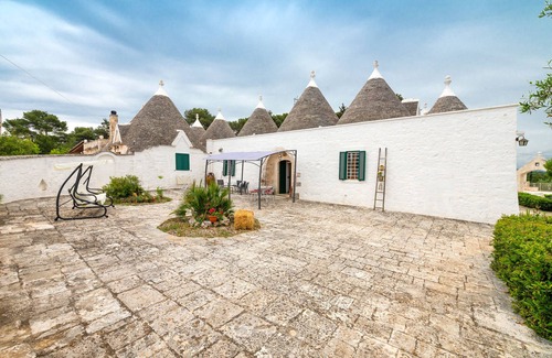 Specchiaruzzo Apartamento | Apartamento 'Trullo Suite In Masseria' con piscina compartida, Wi-Fi y aire acondicionado