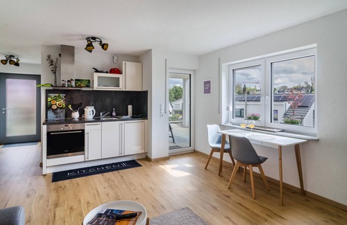 Ueberlingen Apartamento | Apartamento 'Turmgarten' con vistas a la montaña, terraza privada y Wi-Fi