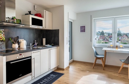 Ueberlingen Apartamento | Apartamento 'Turmgarten' con vistas a la montaña, terraza privada y Wi-Fi