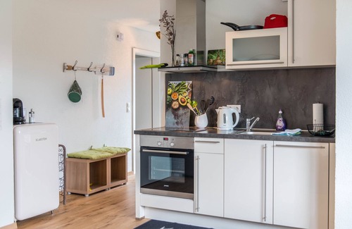 Ueberlingen Apartamento | Apartamento 'Turmgarten' con vistas a la montaña, terraza privada y Wi-Fi