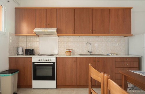 Poros Apartamento | Apartamento 'Two-Bedroom' con jardín compartido, Wi-Fi y aire acondicionado.