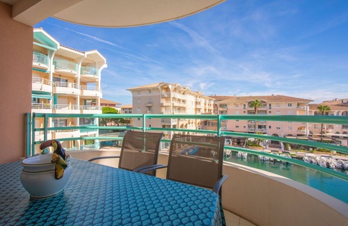 Frejus Port Apartamento | Apartamento 'Un Air De Venise' con vistas al mar, terraza privada y Wi-Fi
