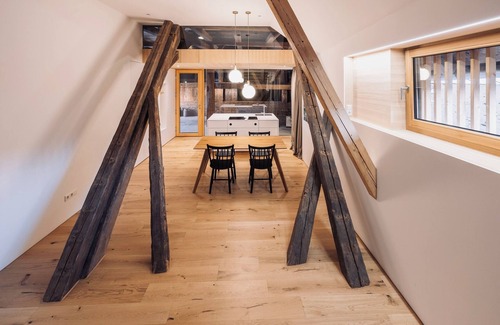 Unterkirnach Apartamento | Apartment 'Under the Linden' with Shared Terrace, Communal Garden and Wi-Fi