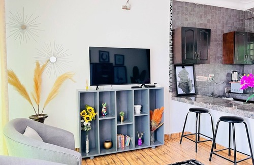 Kireka Apartamento | Apartment unit - White House with rental car.