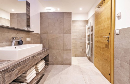 Verano Apartamento | Apartment 'Untermathonhof Abendrot' with balcony, garden and Wi-Fi