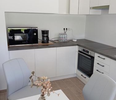 Balatonakali Villa | Apartment Vadrózsa, Privatgarten mit Seeblick