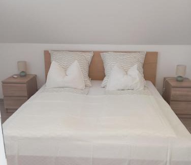 Balatonakali Villa | Apartment Vadrózsa, Privatgarten mit Seeblick