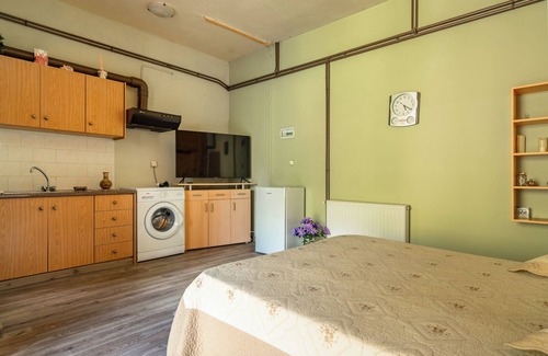 Angon Casa | Apartamento 'Vangelis Studio 2' con vistas a la montaña, terraza y Wi-Fi
