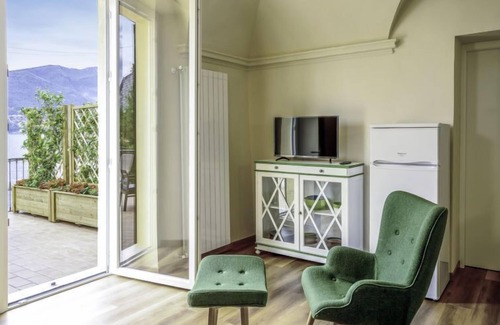 Porto Valtravaglia Apartamento | Apartamento Verde by Interhome