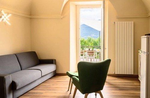 Porto Valtravaglia Apartamento | Apartamento Verde by Interhome