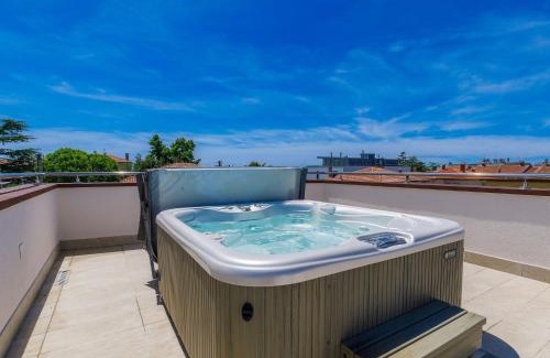 Umag Apartamento | Apartment Villa Alpa-3 by Interhome