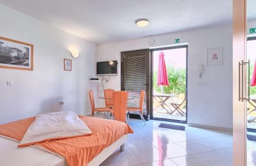 Umag Apartamento | Apartment Villa Alpa-3 by Interhome