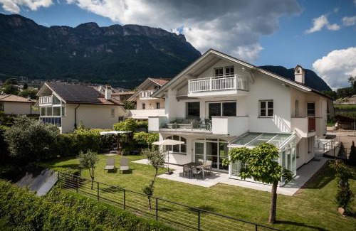 Caldaro Sulla Strada del Vino Apartamento | Apartment Villa Laurin