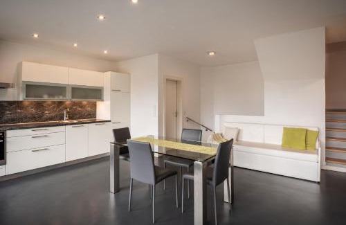 Caldaro Sulla Strada del Vino Apartamento | Apartment Villa Laurin