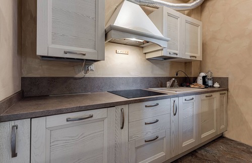 Vinci Apartamento | Apartamento 'Villa Leonardo - Belle Ferronière' con jardín compartido, Wi-Fi y aire acondicionado.