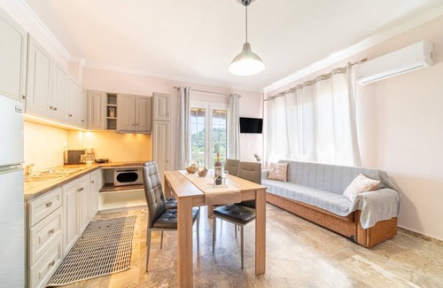 Peroulades Apartamento | Apartamento "Villa Logas" cerca de la playa con jardín y Wi-Fi