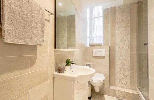 Les Baumettes Apartamento | Apartment Villa M-Thérèse Promenade Anglais by Interhome