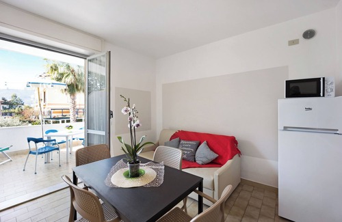 Loano Apartamento | Apartamento 'Villa Paola Bilo 4' con piscina, Wi-Fi y jardín - se admiten animales
