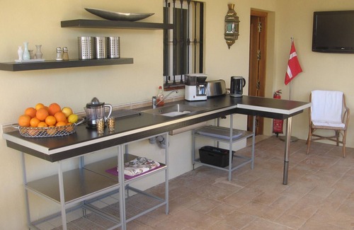 Estepona Casa | Apartment 'Villa Roca' with Sea View, Wi-Fi and Air Conditioning