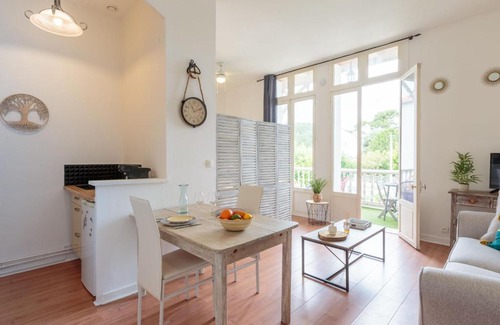 Pontaillac Apartamento | Apartment Villa Thaïs by Interhome
