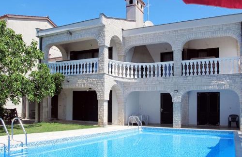 Pjescana Uvala Apartamento | Apartment Villa Ursa by Interhome
