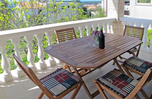 Pjescana Uvala Apartamento | Apartment Villa Ursa by Interhome