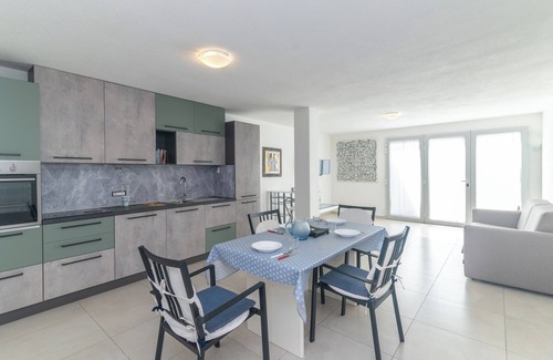 Budoni Apartamento | Apartamento 'Virginia' con vistas a la montaña y aire acondicionado