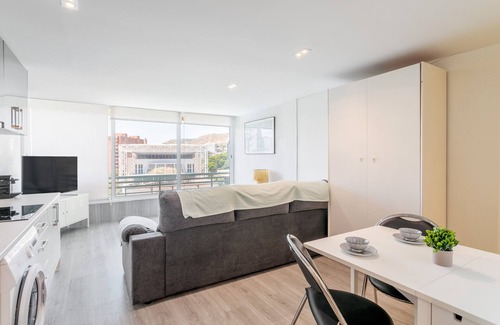 Cabo de las Huertas Apartamento | Apartamento 'Vistas Al Mar' con piscina compartida, Wi-Fi y aire acondicionado