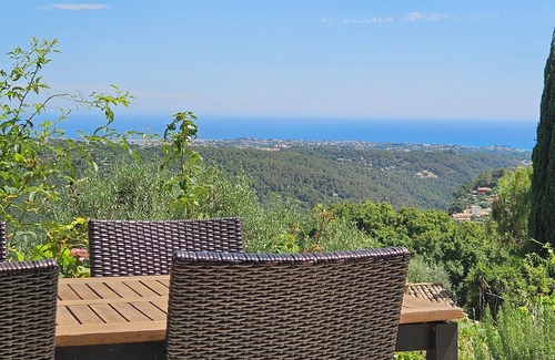 Saint-Jeannet Apartamento | Apartment VUE MER on the Côte d'Azur with garden for 2 - 3 persons
