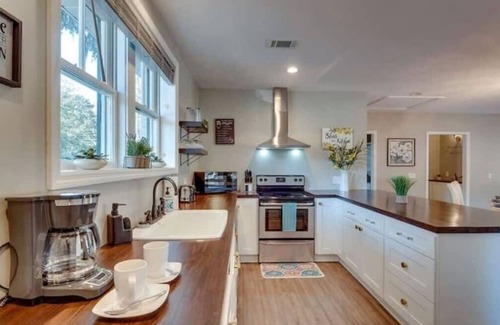 Thunderbolt Casa | Apartment w/ Gazebo & Pool-Swanky Savannah Style