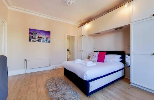 Ealing Apartamento | Apartment w workspace in Ealing
