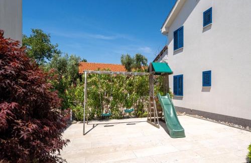 Brzac Apartamento | Apartment Wabi Sabi Resort 1-1 by Interhome
