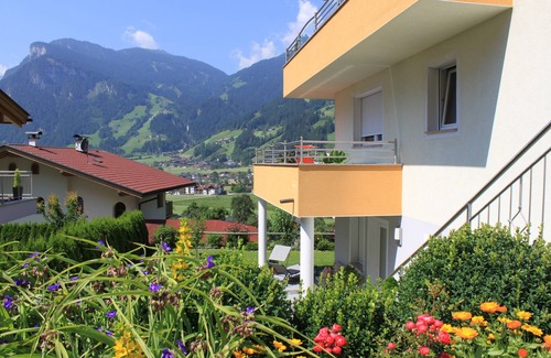 Ramsau im Zillertal Apartamento | Apartamento con jardín, a 3 km de Mayrhofen, soleado y céntrico con cabina de infrarrojos.