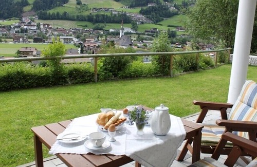 Ramsau im Zillertal Apartamento | Apartamento con jardín, a 3 km de Mayrhofen, soleado y céntrico con cabina de infrarrojos.