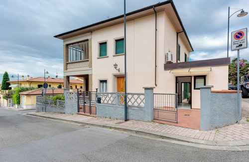 Calenzano Apartamento | Apartamento "Wilma" con terraza privada y Wi-Fi