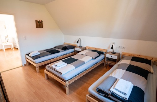 Kirchzarten Apartamento | Apartamento con 2 dormitorios y acceso a baño compartido