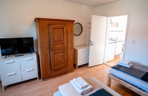 Kirchzarten Apartamento | Apartamento con 2 dormitorios y acceso a baño compartido
