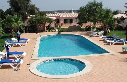 Odiaxere Apartamento | Apartamento de 2 dormitorios en una hermosa parcela con piscina cerca del mar.