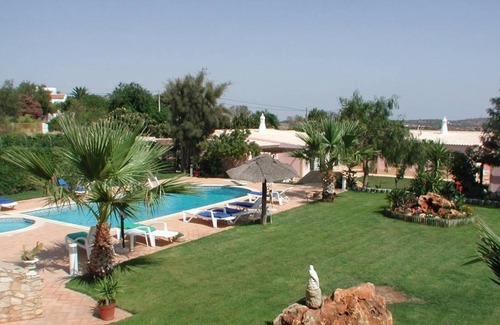 Odiaxere Apartamento | Apartamento de 2 dormitorios en una hermosa parcela con piscina cerca del mar.